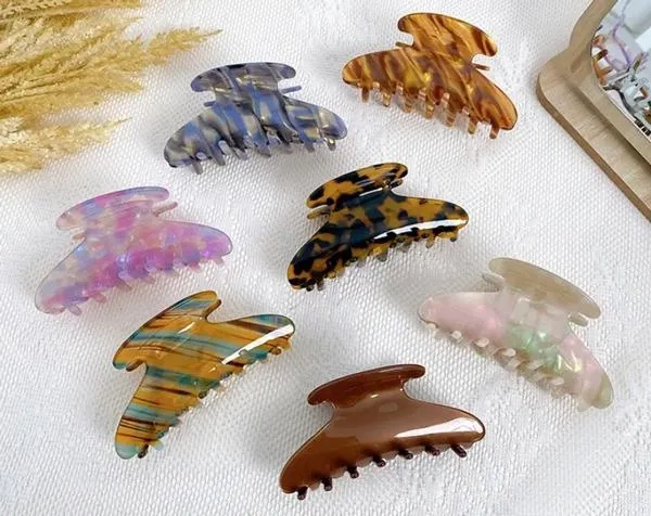 Actete vs Plastic hair clips