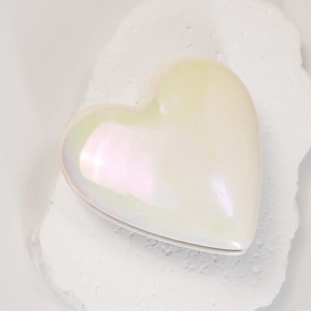 Heart-Shaped Folding Hair Brush with Mirror in Iridescent Finish